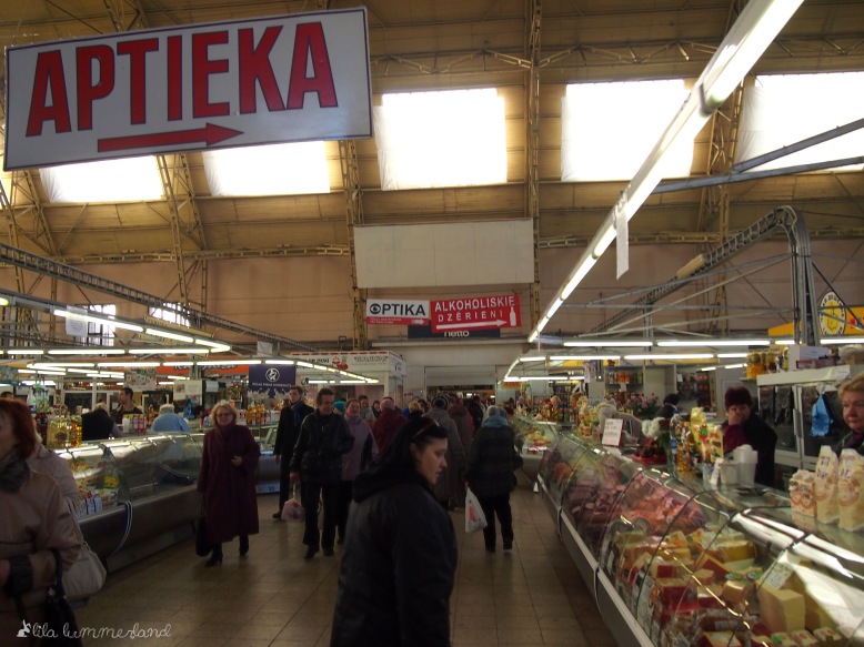 Der Zentralmarkt in Riga - im Inneren einer Markthalle
