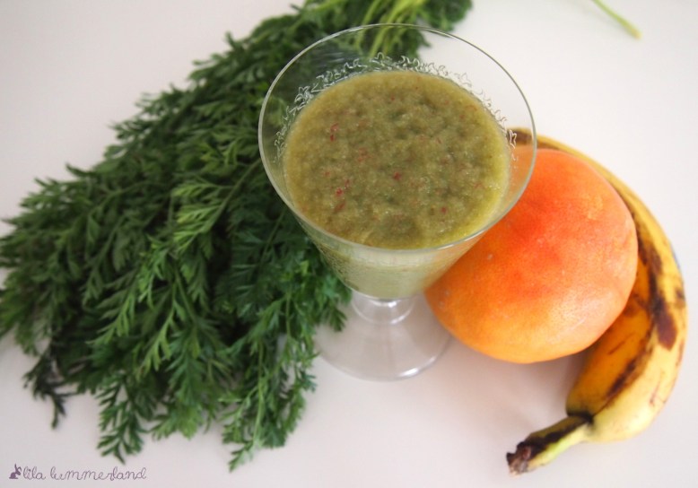 grün-green-smoothie-salat-apfel-trauben