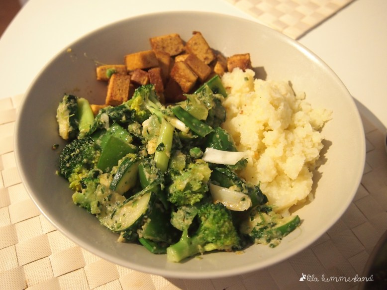 gruenes-kokos-curry-vegan-low-carb
