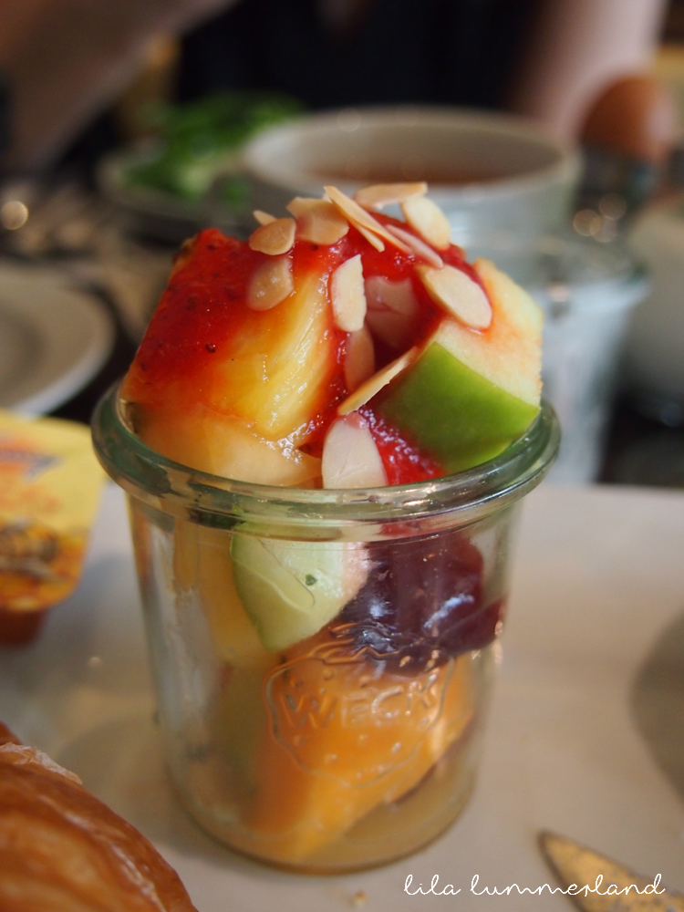 café mokka frühstück obstsalat